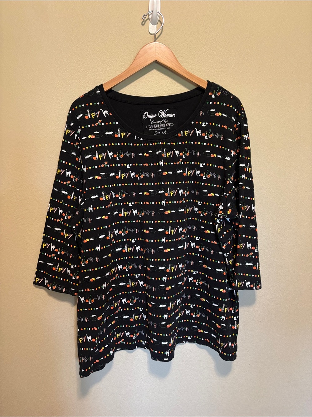 Onque Woman Black Crewneck Tunic with Multicolor Dot & Script Print